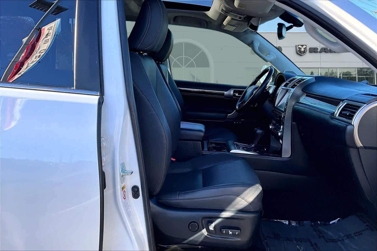 Thumbnail: 2019 Lexus GX - 14