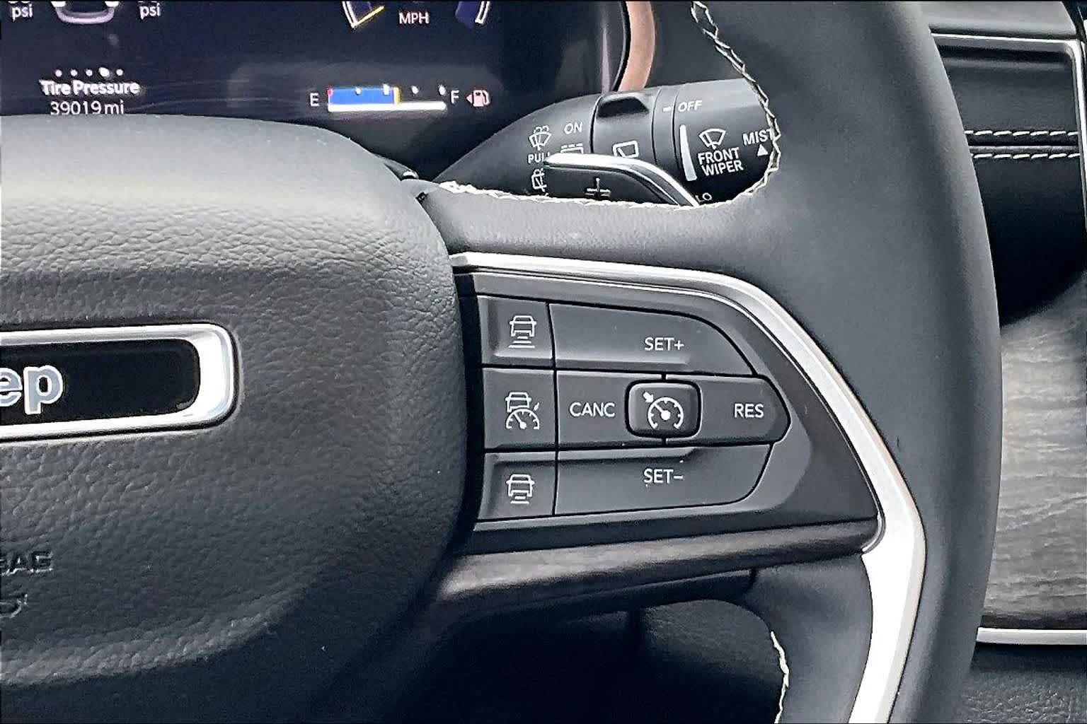 Thumbnail: 2023 Jeep Grand Cherokee L - 25