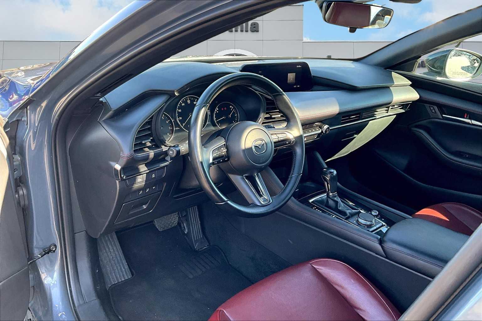 2024 Mazda Mazda3 Hatchback 2.5 s Carbon photo 2