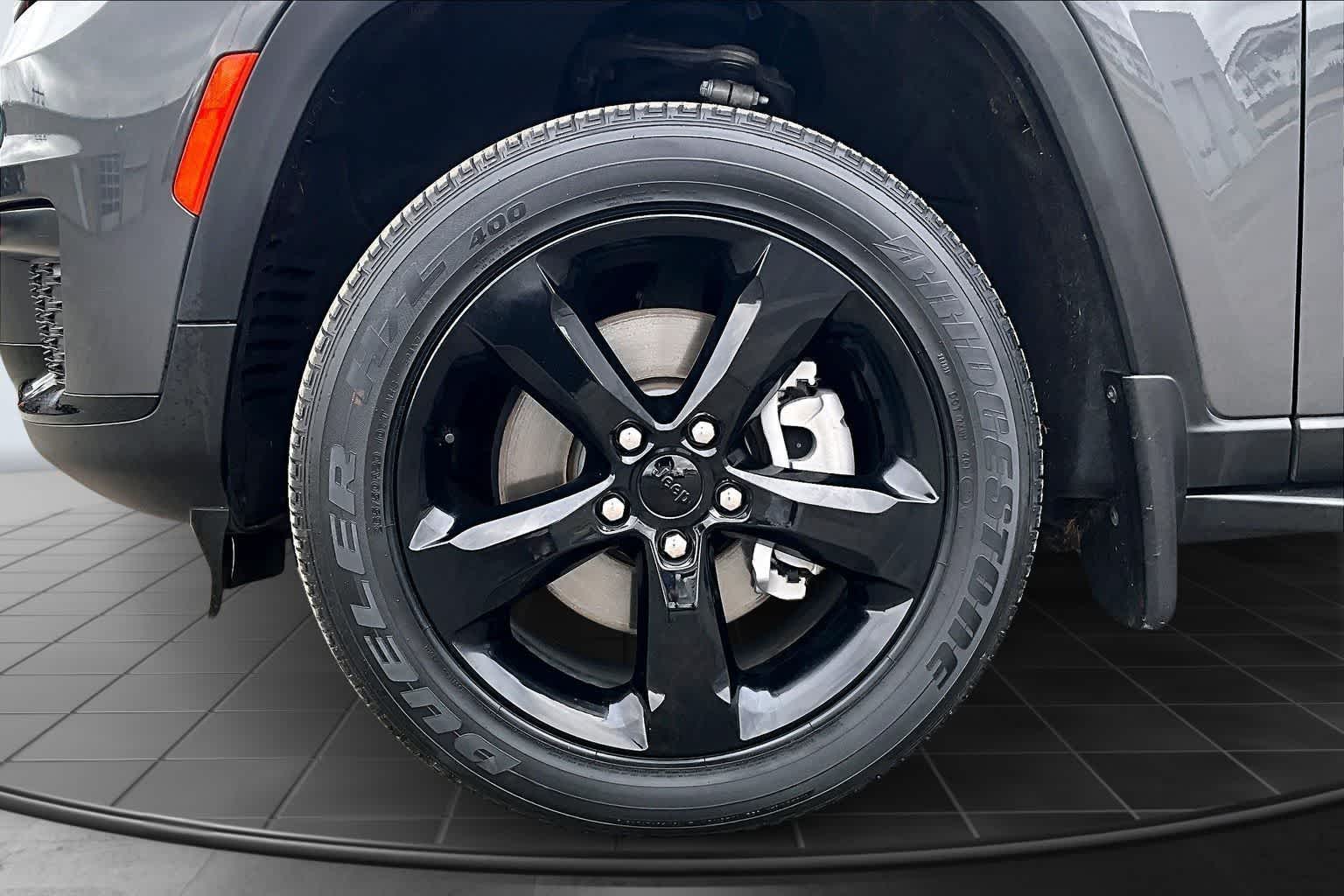 Thumbnail: 2023 Jeep Grand Cherokee L - 8