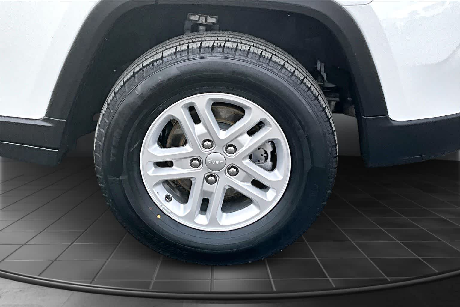 Thumbnail: 2024 Jeep Grand Cherokee - 36