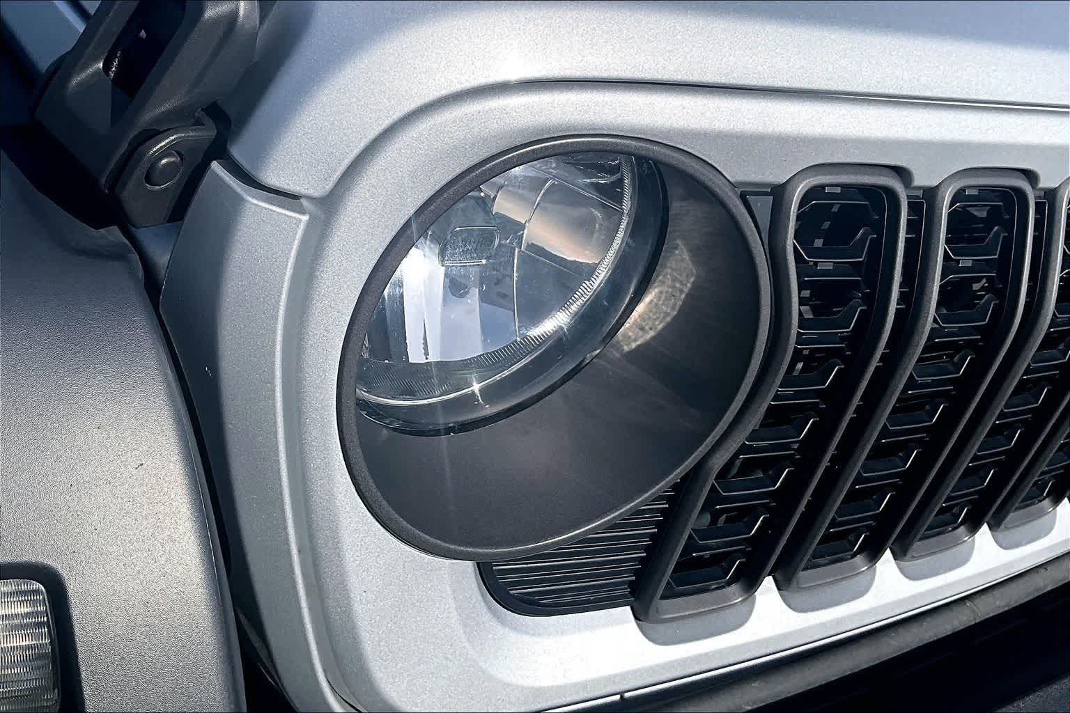 Thumbnail: 2024 Jeep Wrangler - 31
