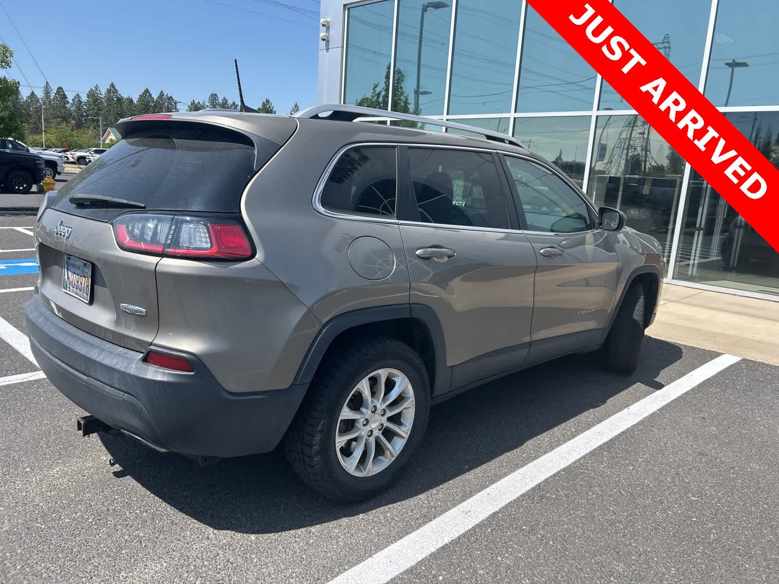 Thumbnail: 2019 Jeep Cherokee - 3