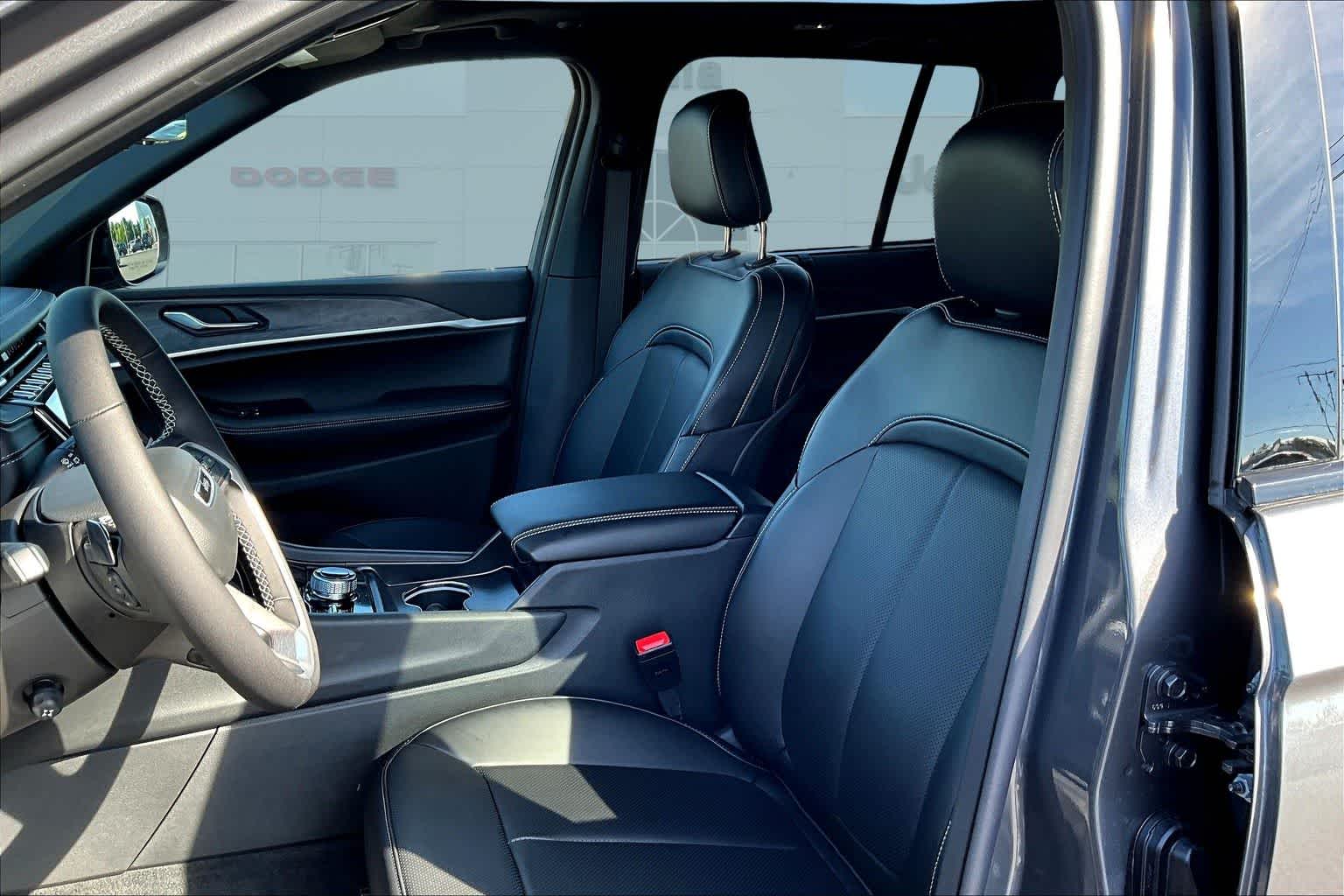 Thumbnail: 2025 Jeep Grand Cherokee - 11