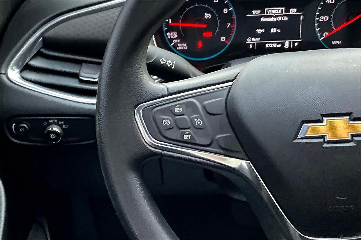 Thumbnail: 2018 Chevrolet Malibu - 25