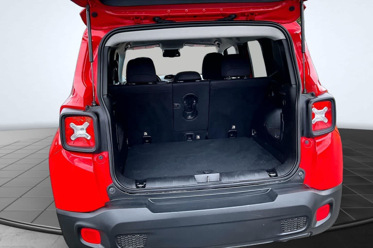 Thumbnail: 2018 Jeep Renegade - 19