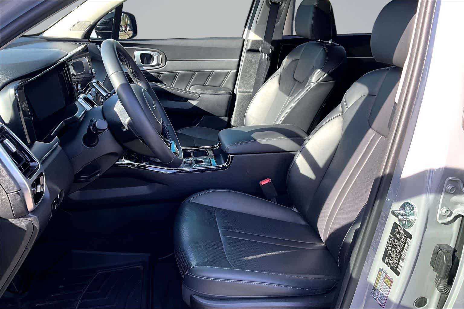 Thumbnail: 2023 Kia Sorento - 11