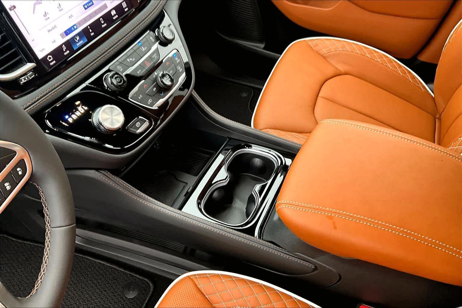 Thumbnail: 2026 Chrysler Pacifica - 17