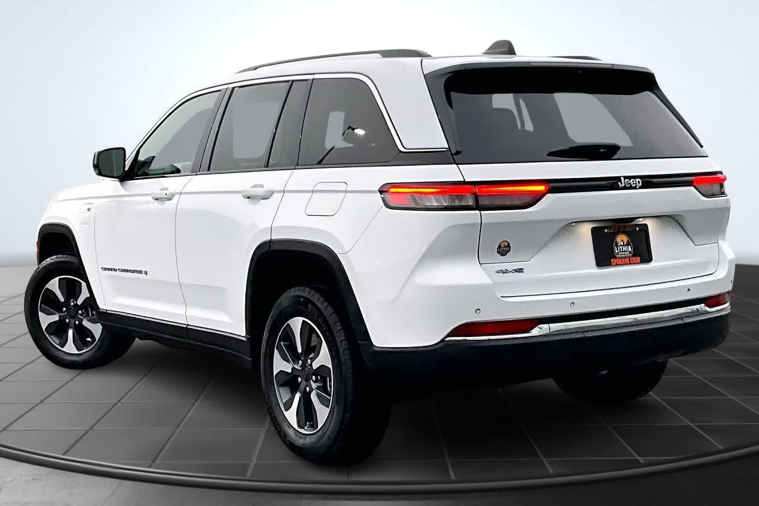 Thumbnail: 2022 Jeep Grand Cherokee - 4