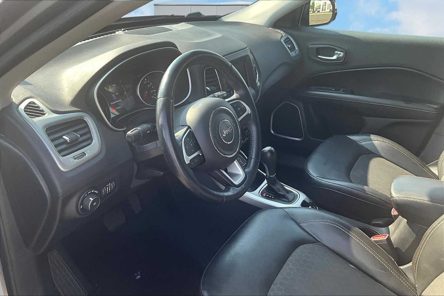 2019 Jeep Compass Latitude photo 2