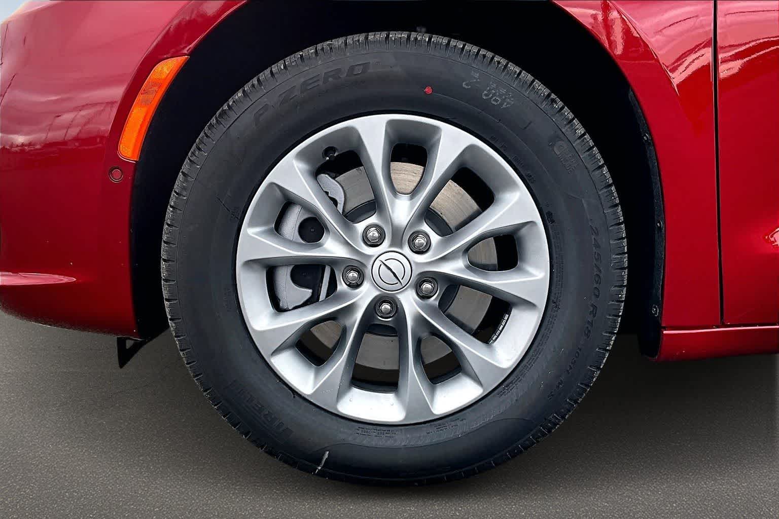 Thumbnail: 2026 Chrysler Pacifica - 8