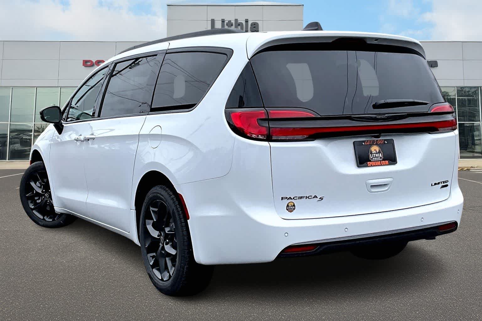 Thumbnail: 2026 Chrysler Pacifica - 4