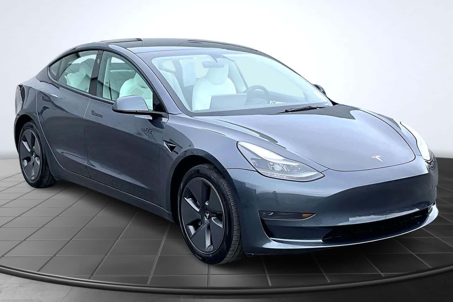 Thumbnail: 2023 Tesla Model 3 - 22