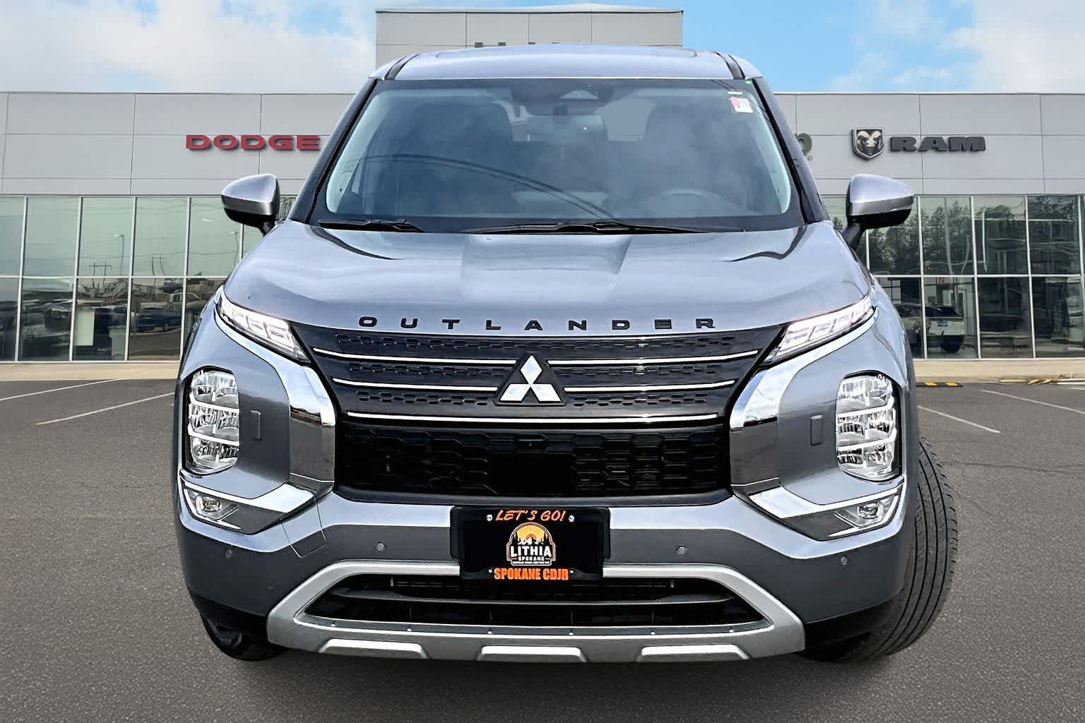 Thumbnail: 2023 Mitsubishi Outlander - 6