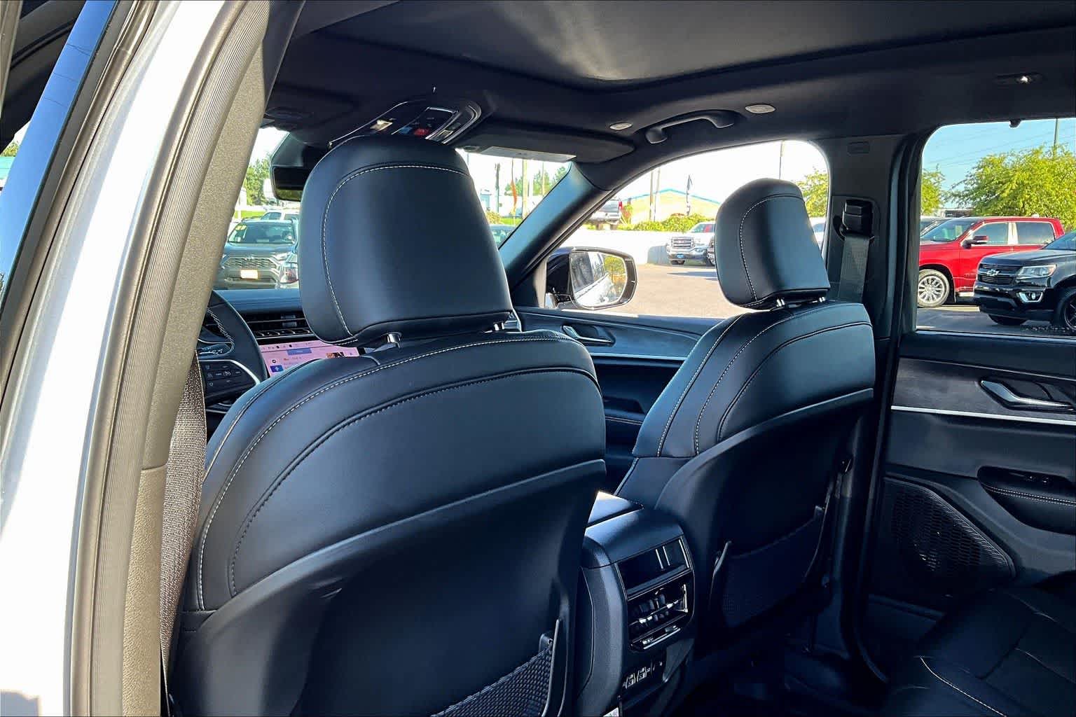 Thumbnail: 2025 Jeep Grand Cherokee - 12