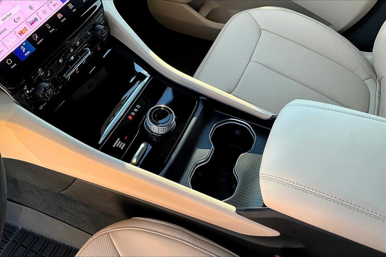 Thumbnail: 2025 Jeep Grand Cherokee - 17