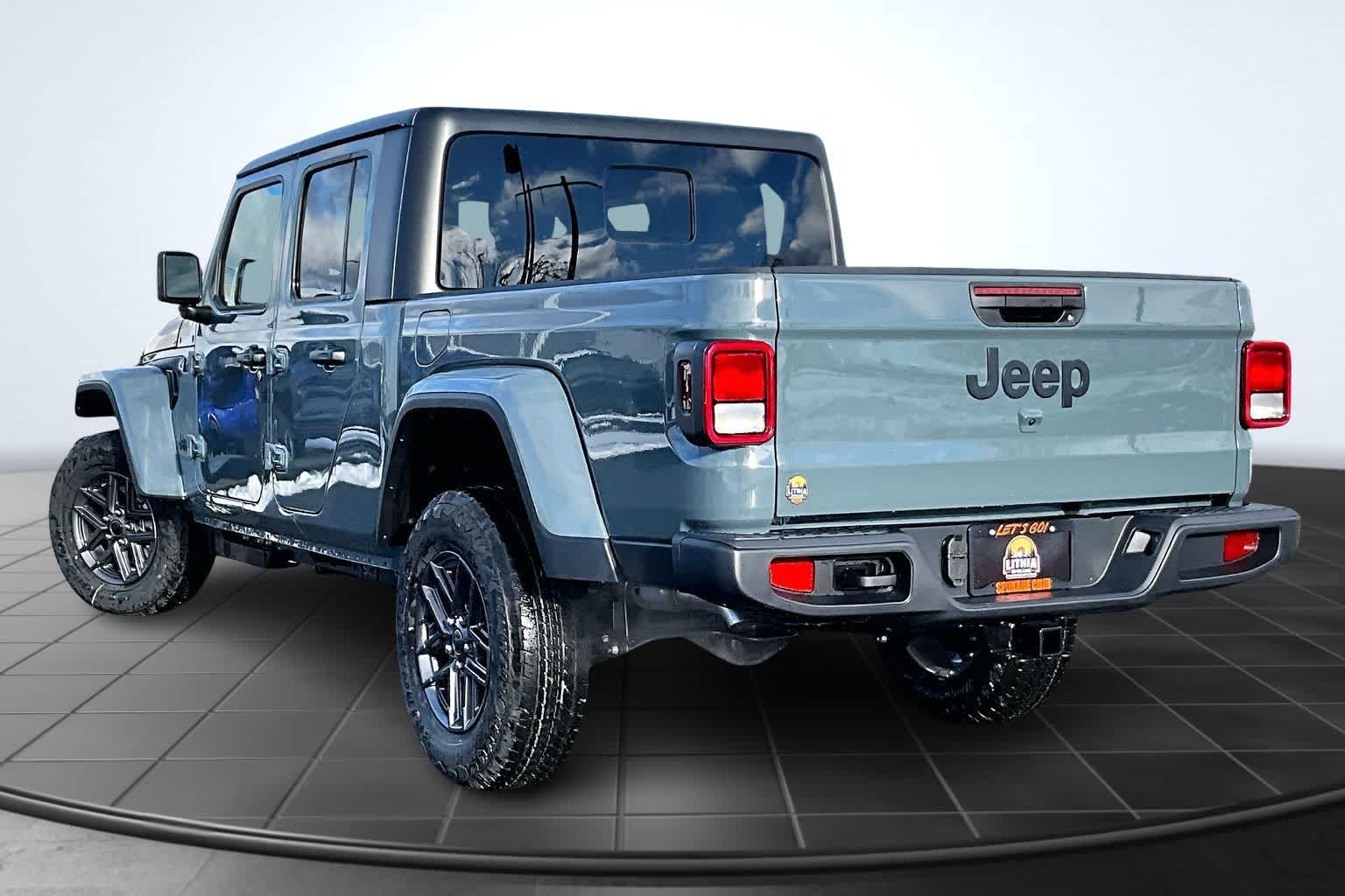 Thumbnail: 2026 Jeep Gladiator - 4