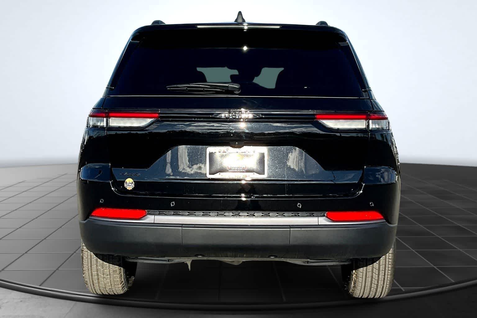 Thumbnail: 2026 Jeep Grand Cherokee - 5