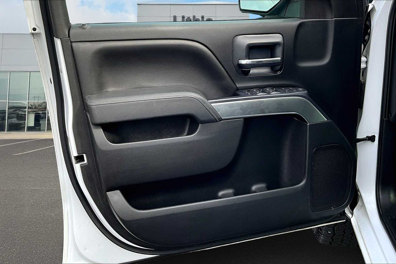 Thumbnail: 2015 Chevrolet Silverado 1500 - 27