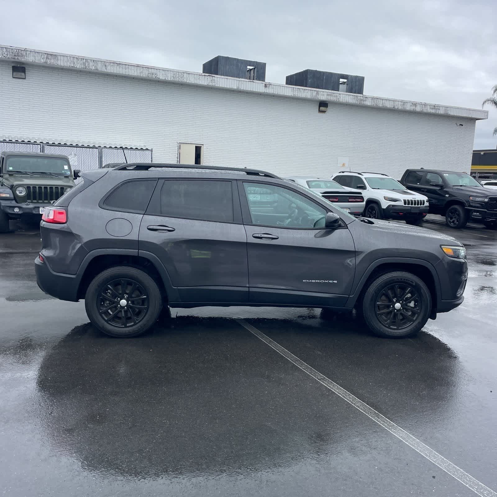 2022 Jeep Cherokee Latitude Lux photo 2