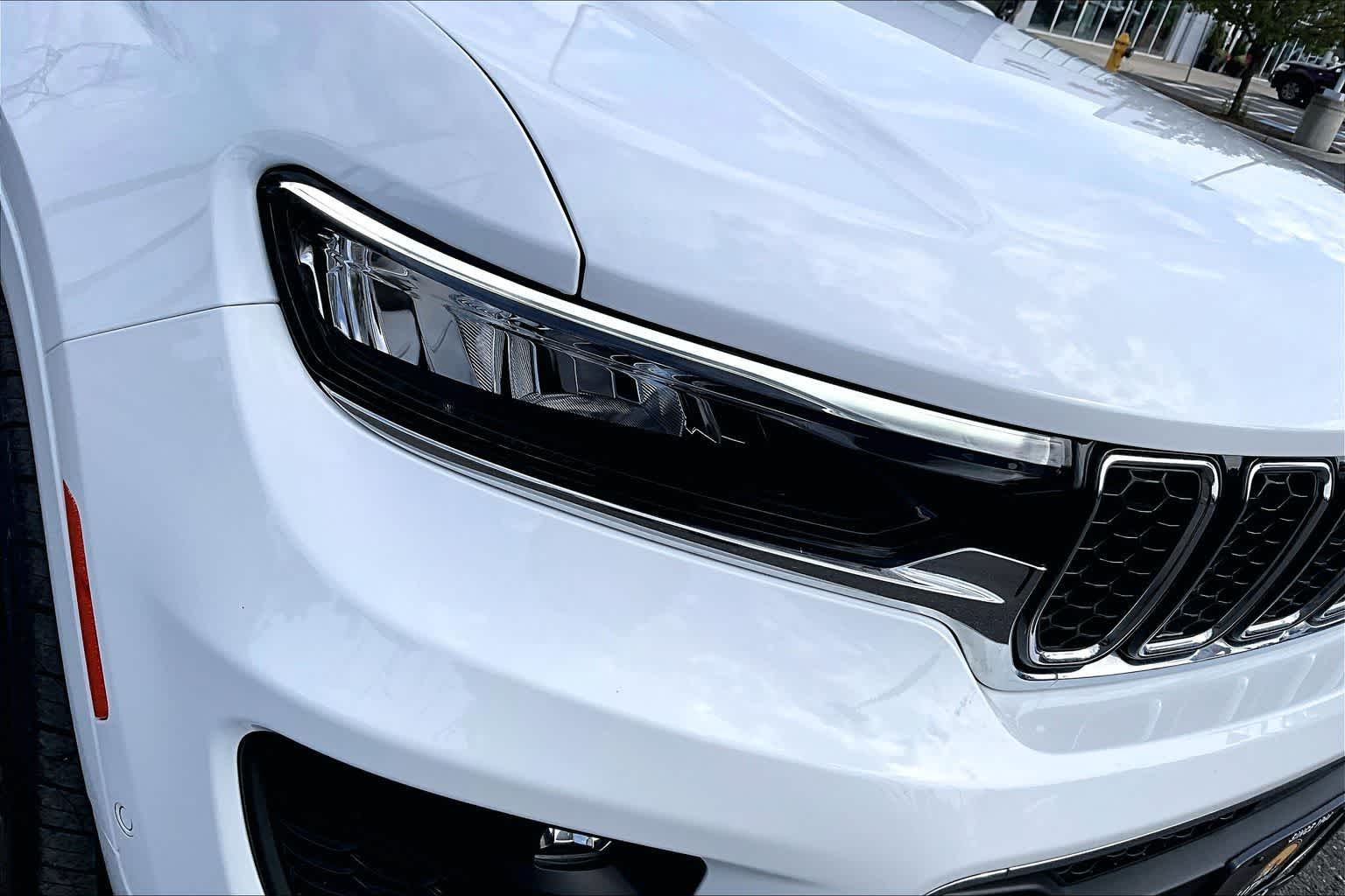 Thumbnail: 2022 Jeep Grand Cherokee - 30