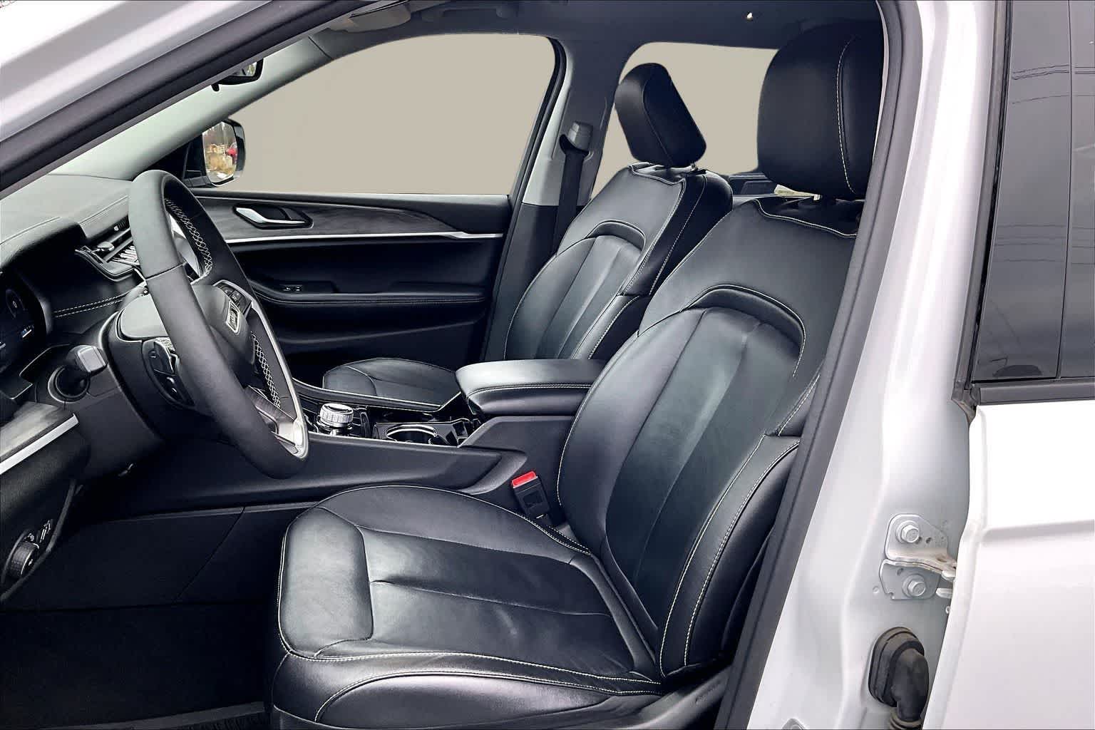 Thumbnail: 2023 Jeep Grand Cherokee L - 11