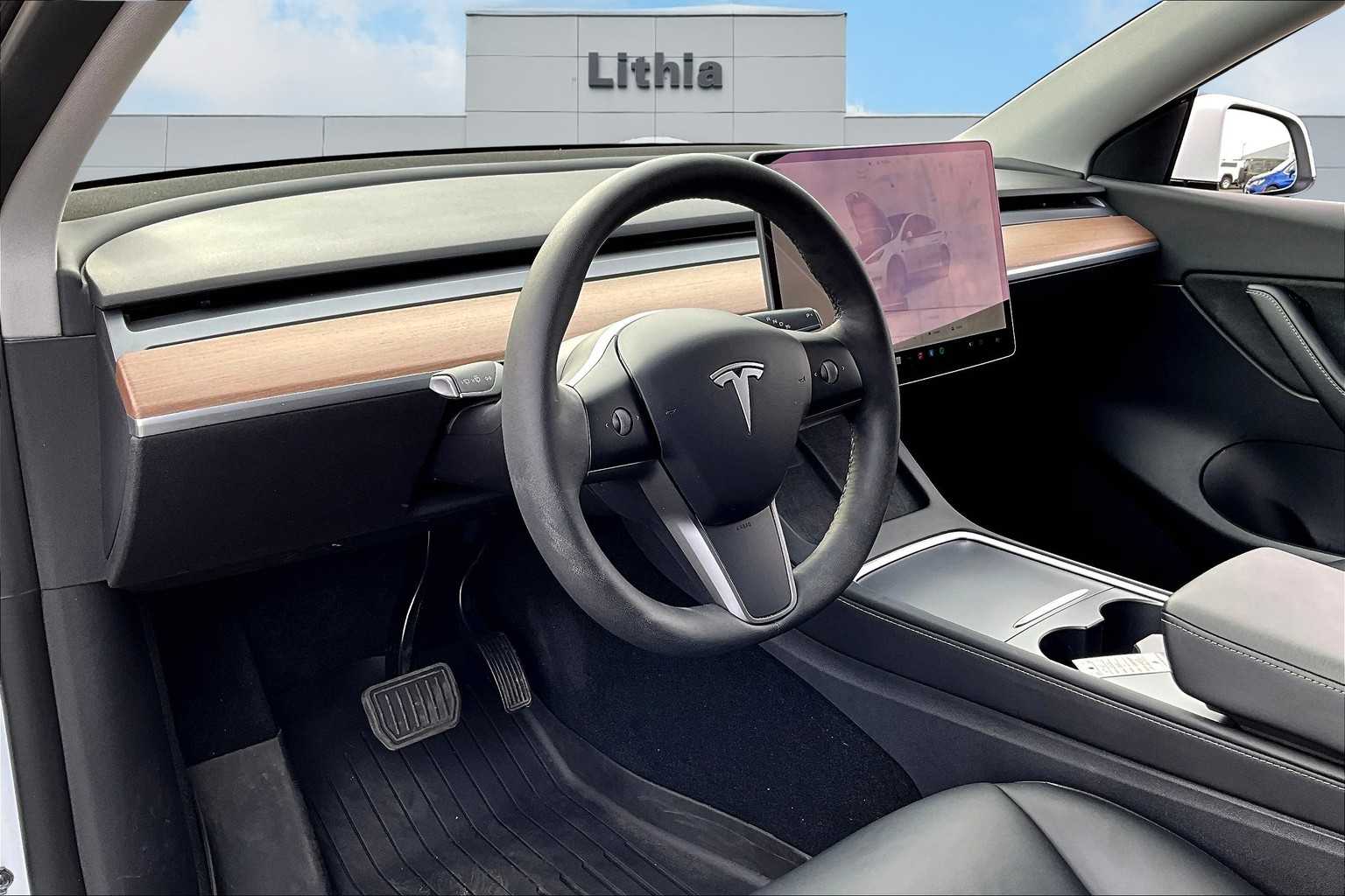 2022 Tesla Model Y Long Range photo 2