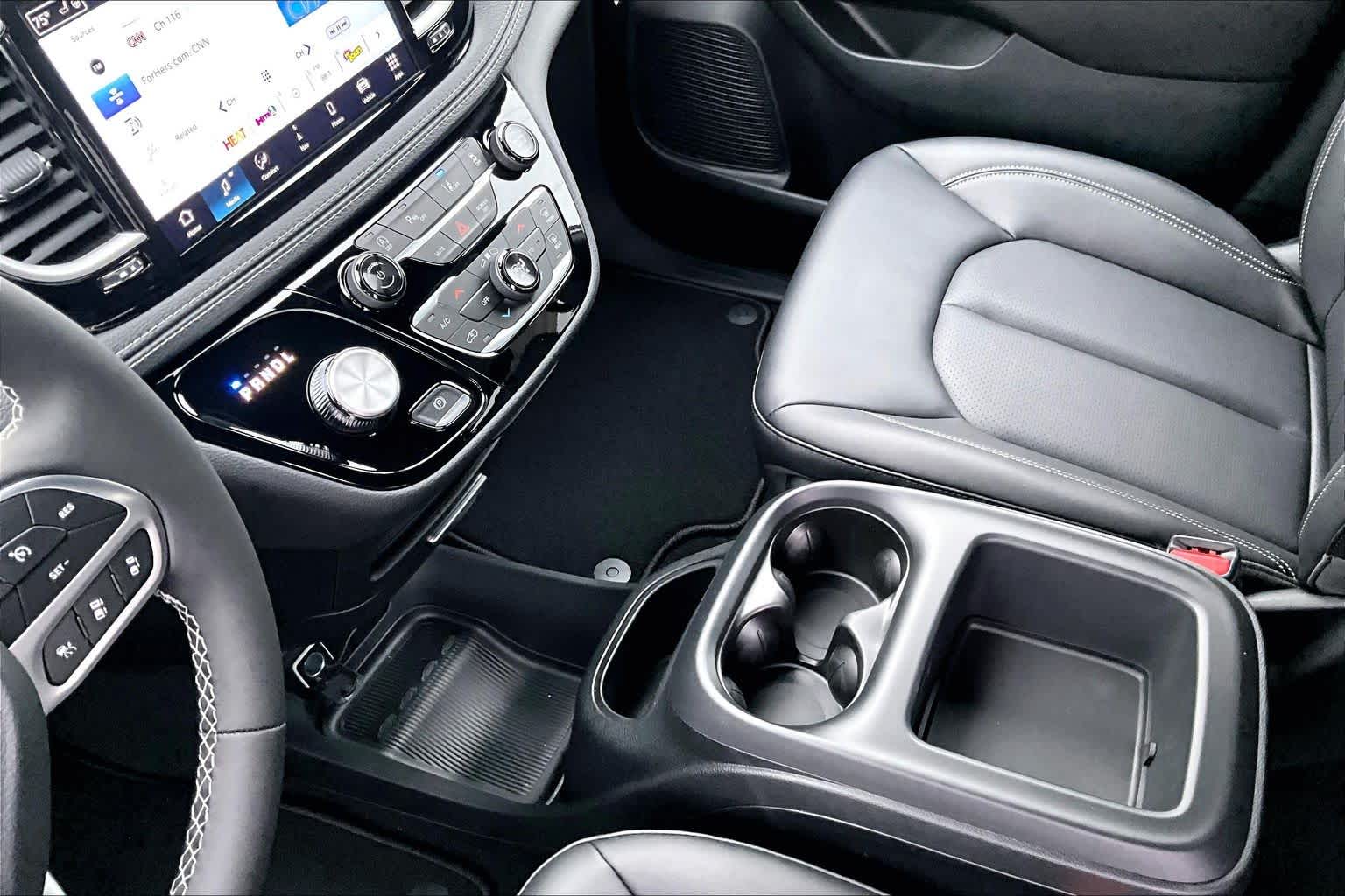 Thumbnail: 2026 Chrysler Pacifica - 17