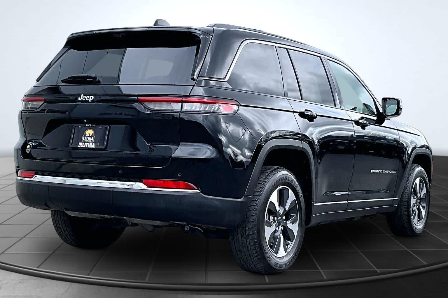 Thumbnail: 2022 Jeep Grand Cherokee - 22