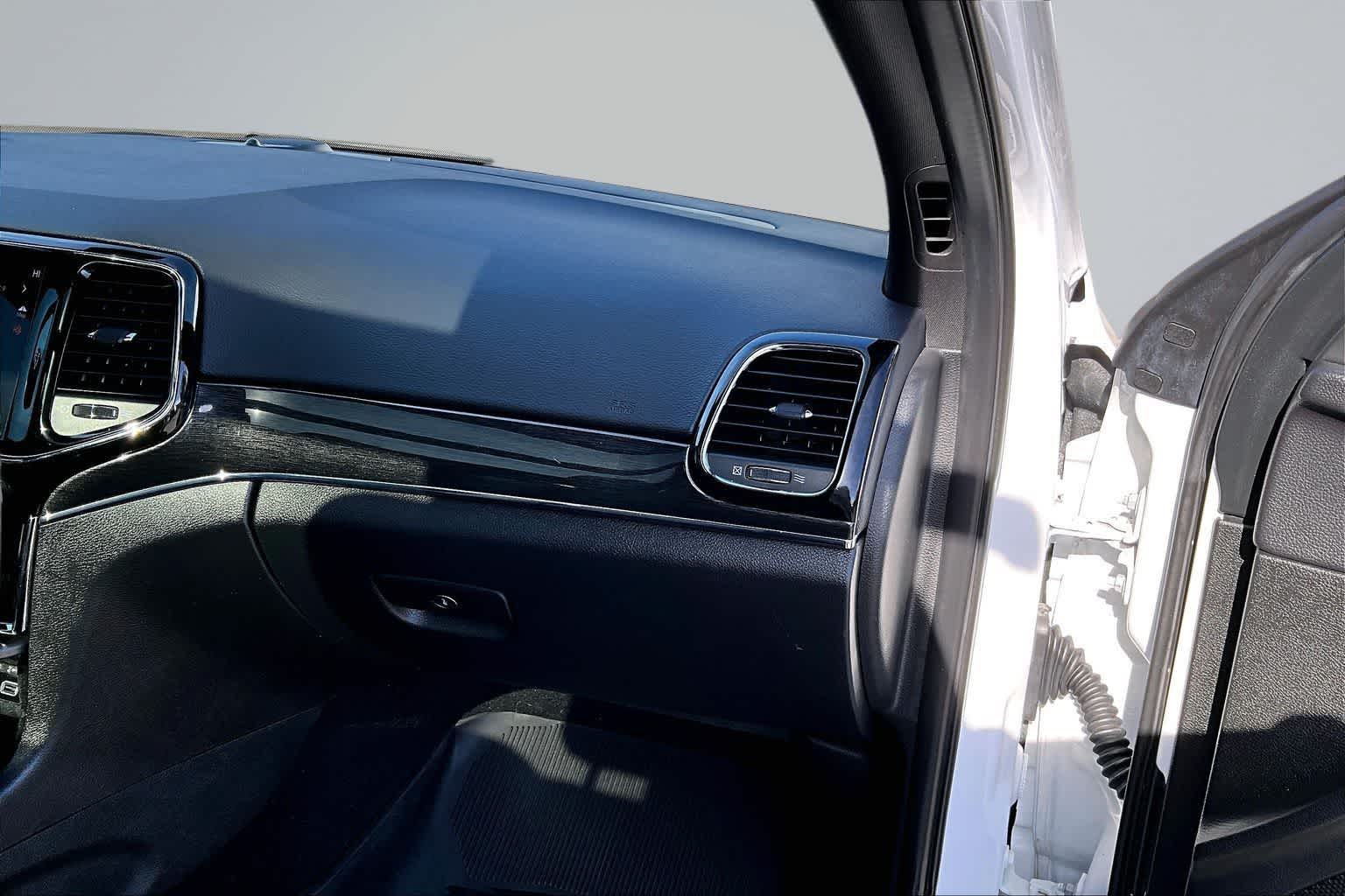 Thumbnail: 2020 Jeep Grand Cherokee - 23