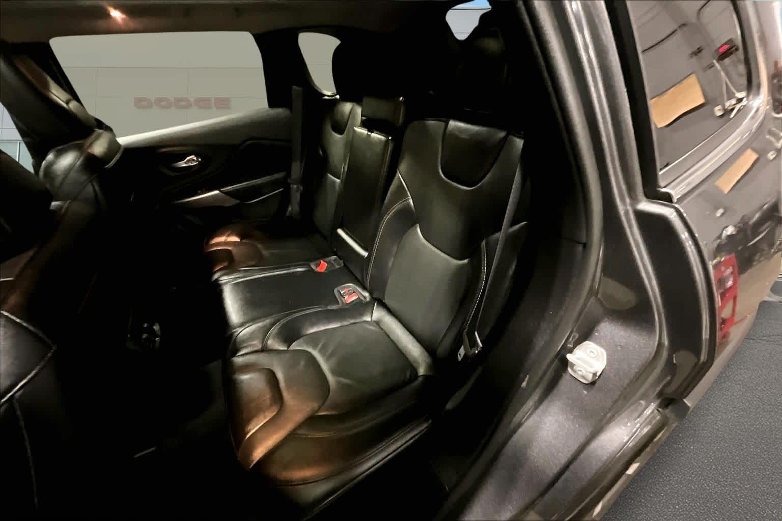 Thumbnail: 2022 Jeep Cherokee - 13