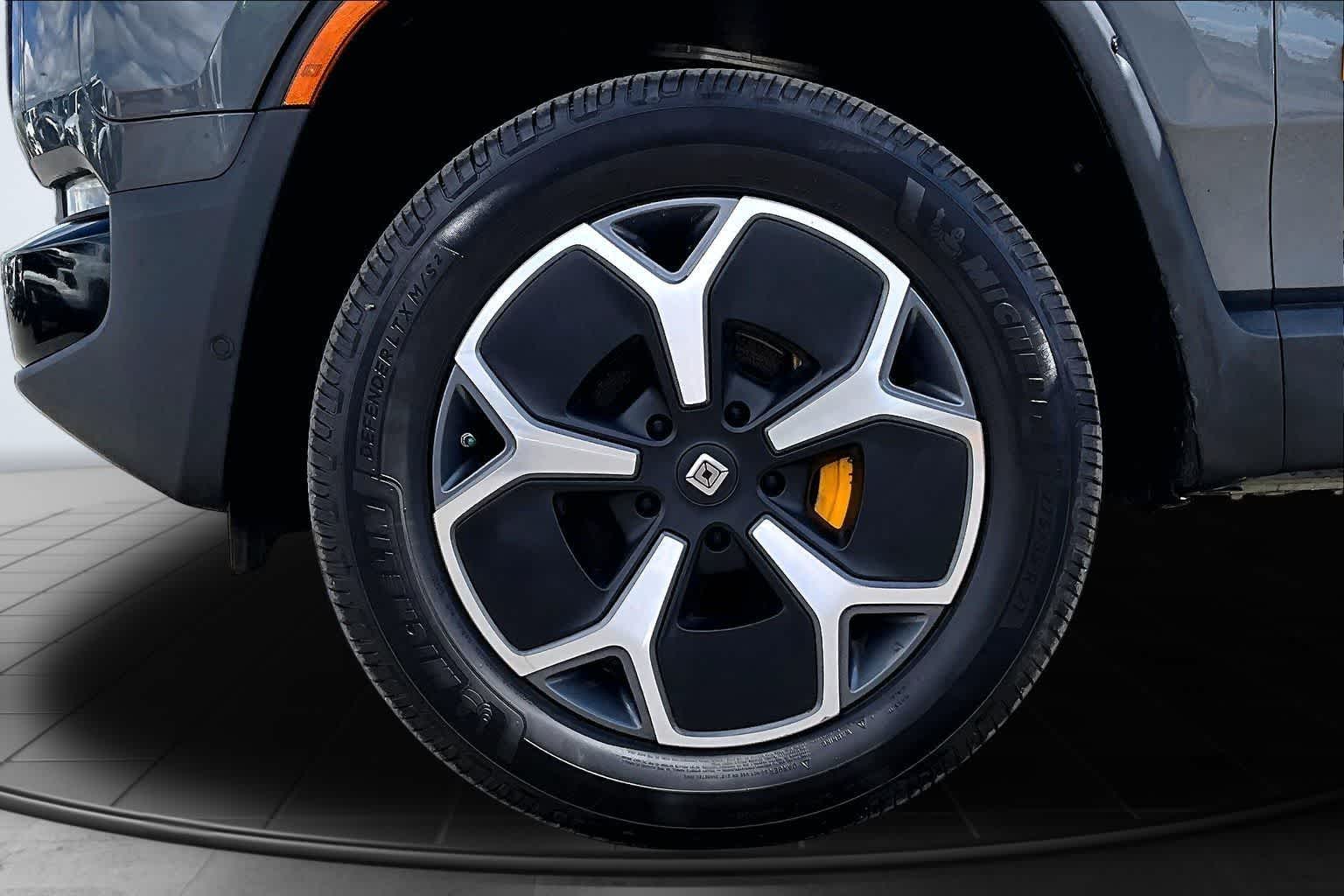 Thumbnail: 2023 Rivian R1S - 7