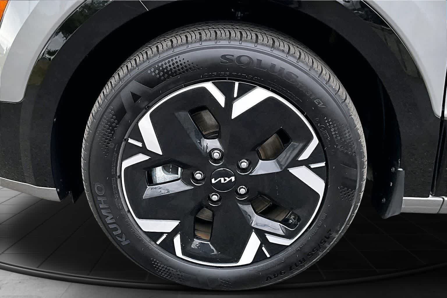 Thumbnail: 2024 Kia Niro - 8