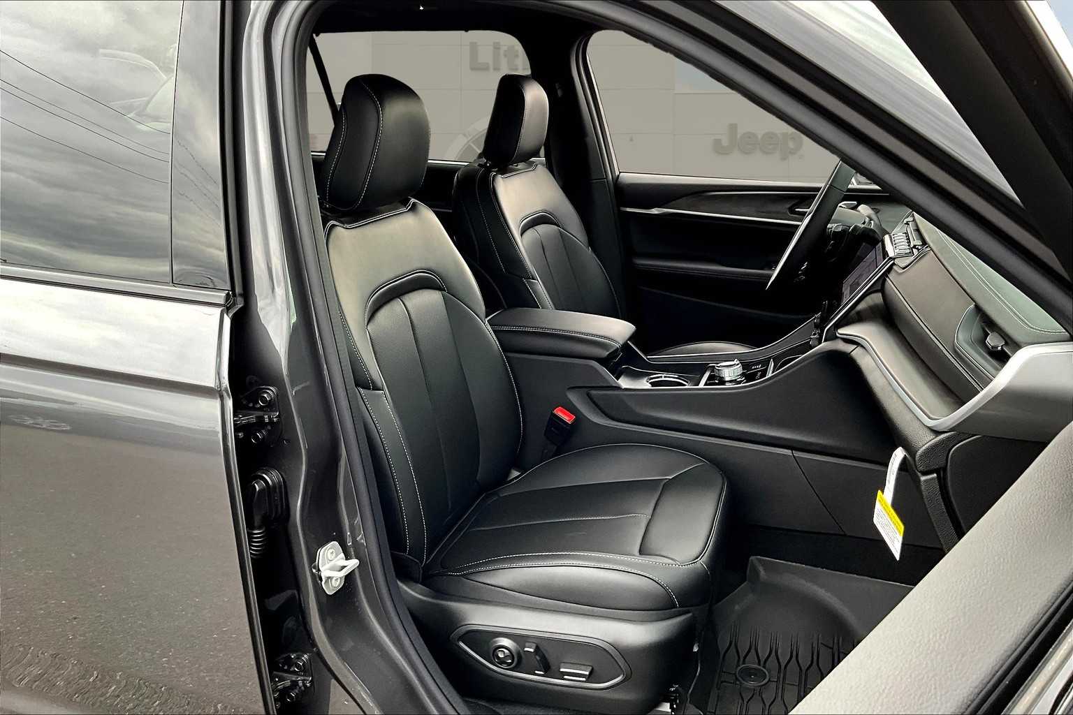 Thumbnail: 2025 Jeep Grand Cherokee L - 14