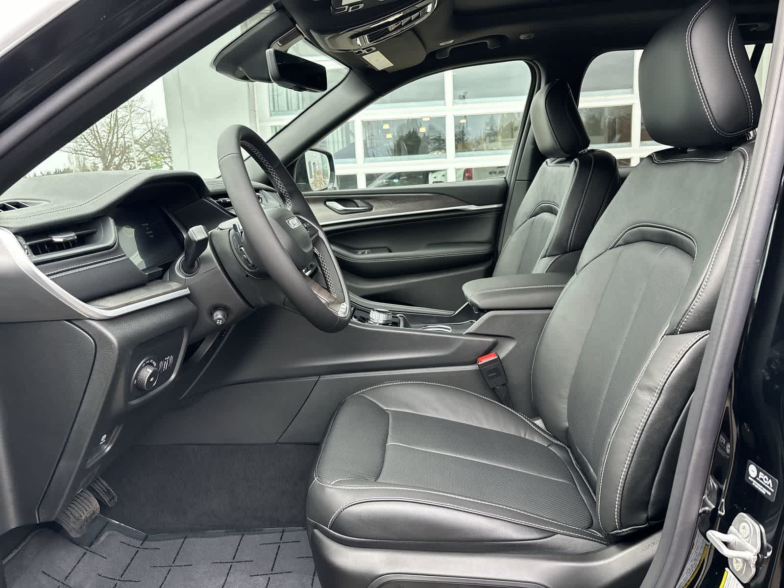 Thumbnail: 2026 Jeep Grand Cherokee - 8