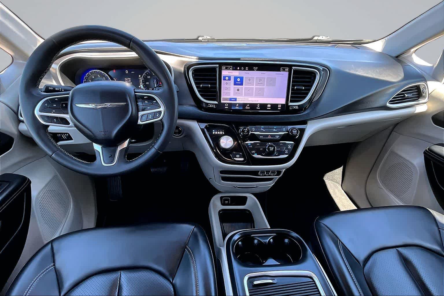 Thumbnail: 2023 Chrysler Pacifica - 9