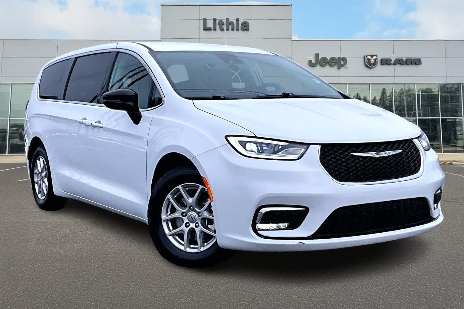 Thumbnail: 2024 Chrysler Pacifica - 22