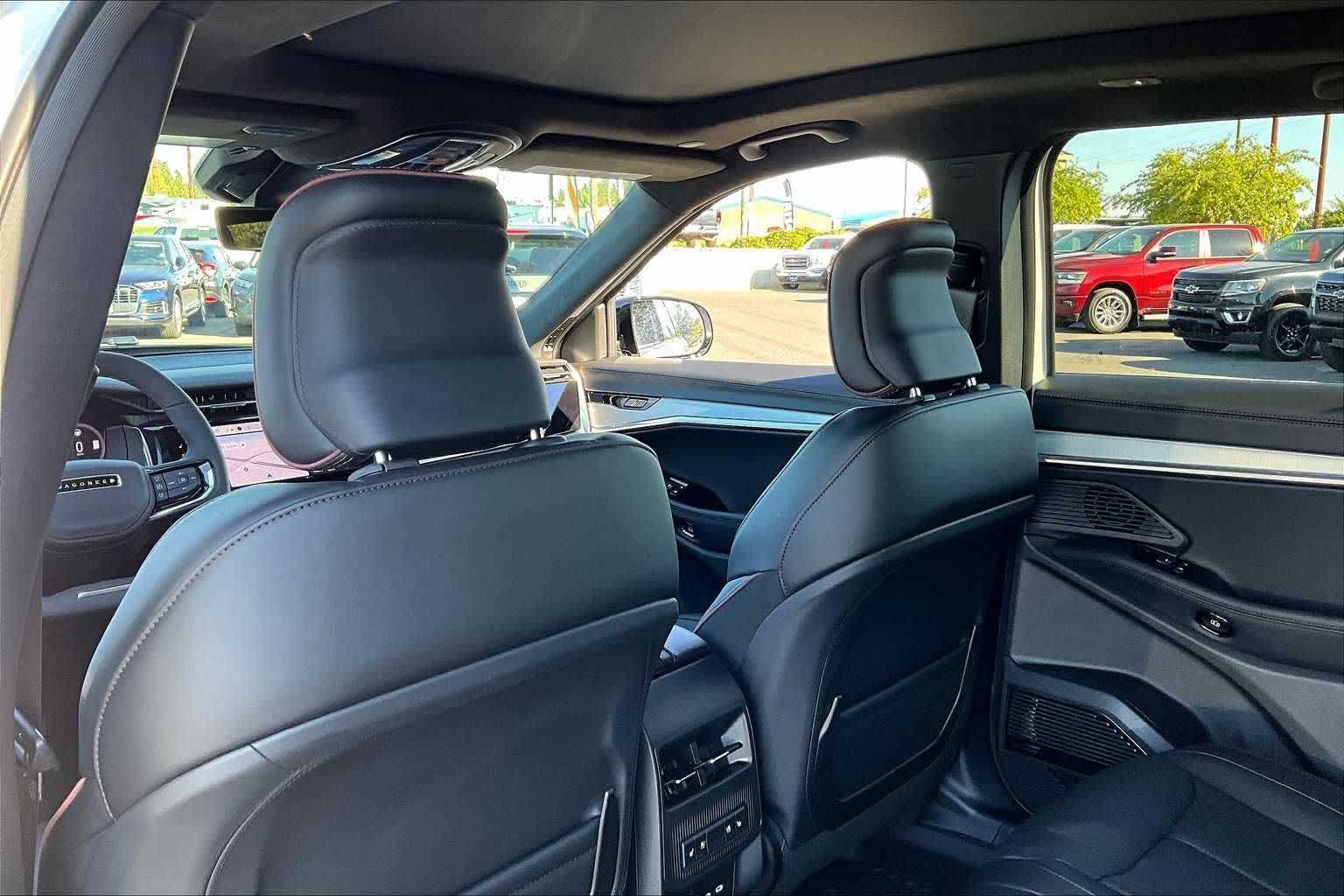 Thumbnail: 2025 Jeep Wagoneer S - 12