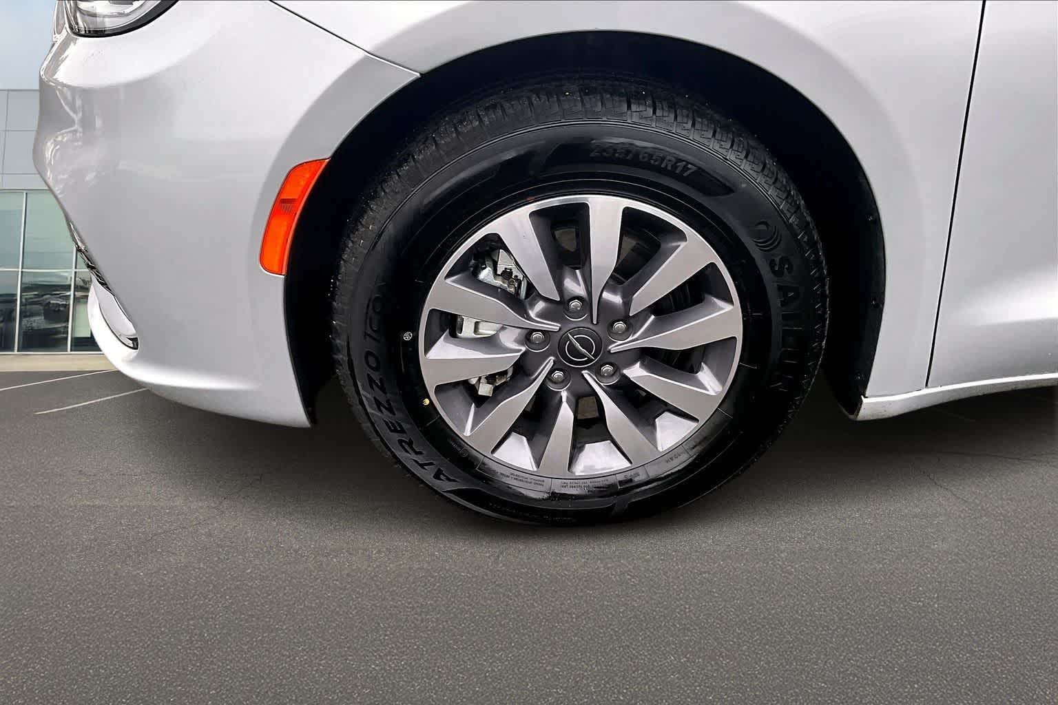 Thumbnail: 2024 Chrysler Pacifica - 8