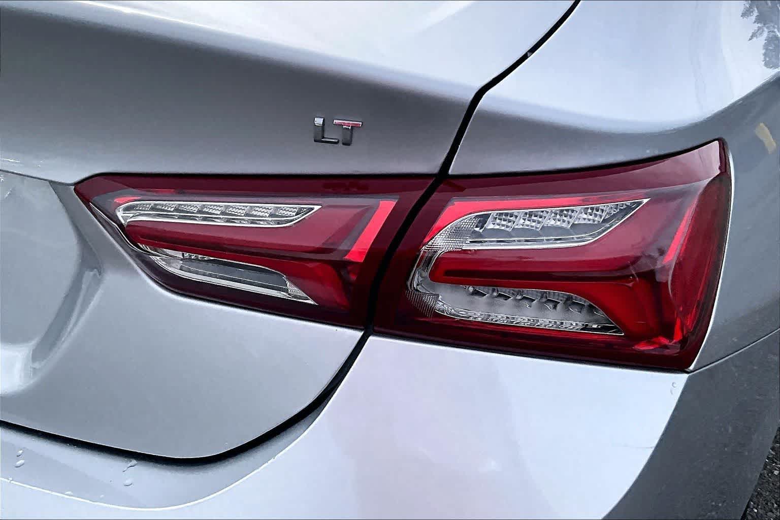 Thumbnail: 2021 Chevrolet Malibu - 32