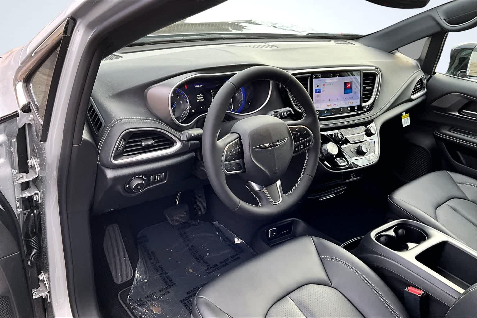 Thumbnail: 2026 Chrysler Pacifica - 2