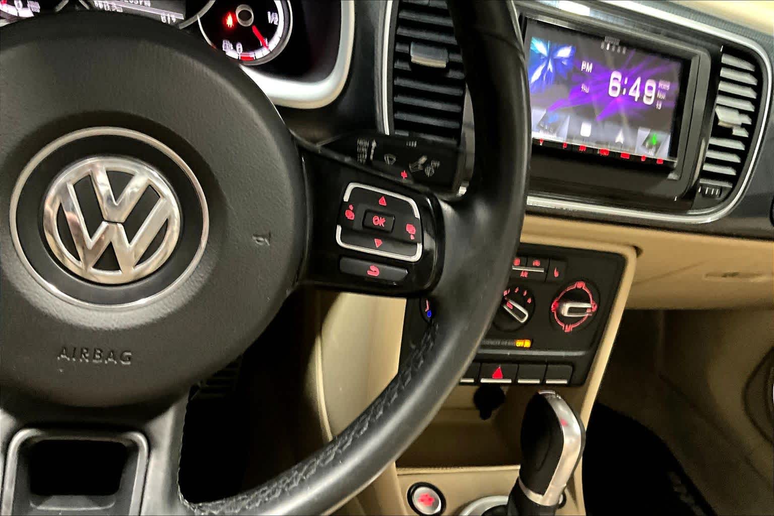 Thumbnail: 2015 Volkswagen Beetle - 26