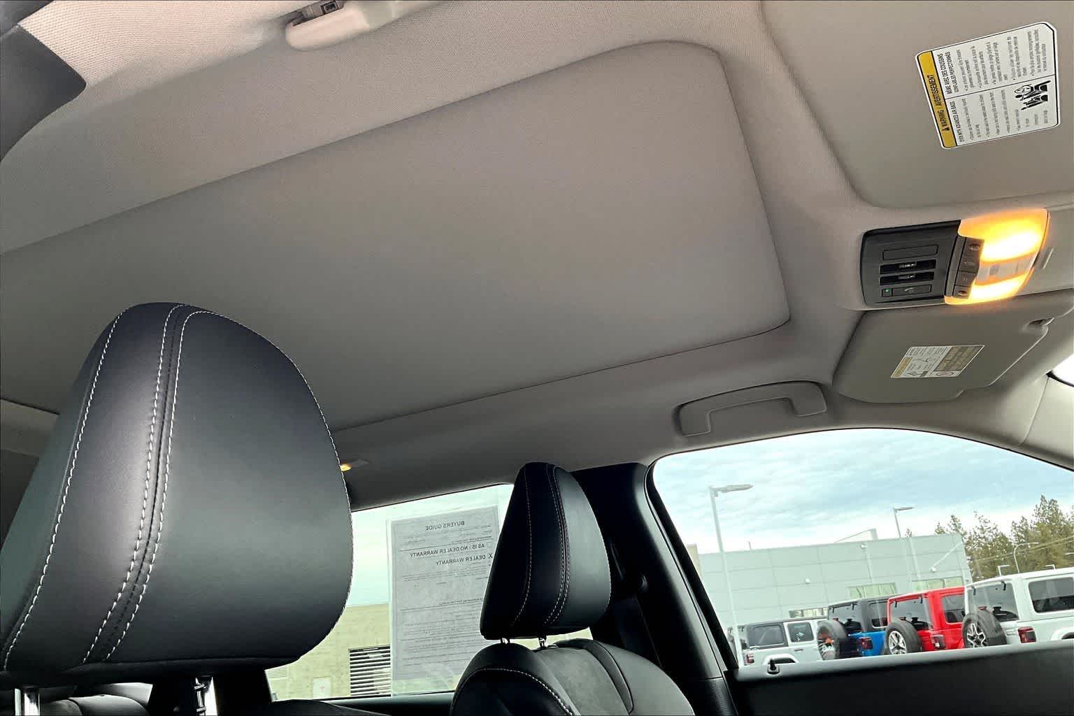 Thumbnail: 2023 Mitsubishi Outlander - 30