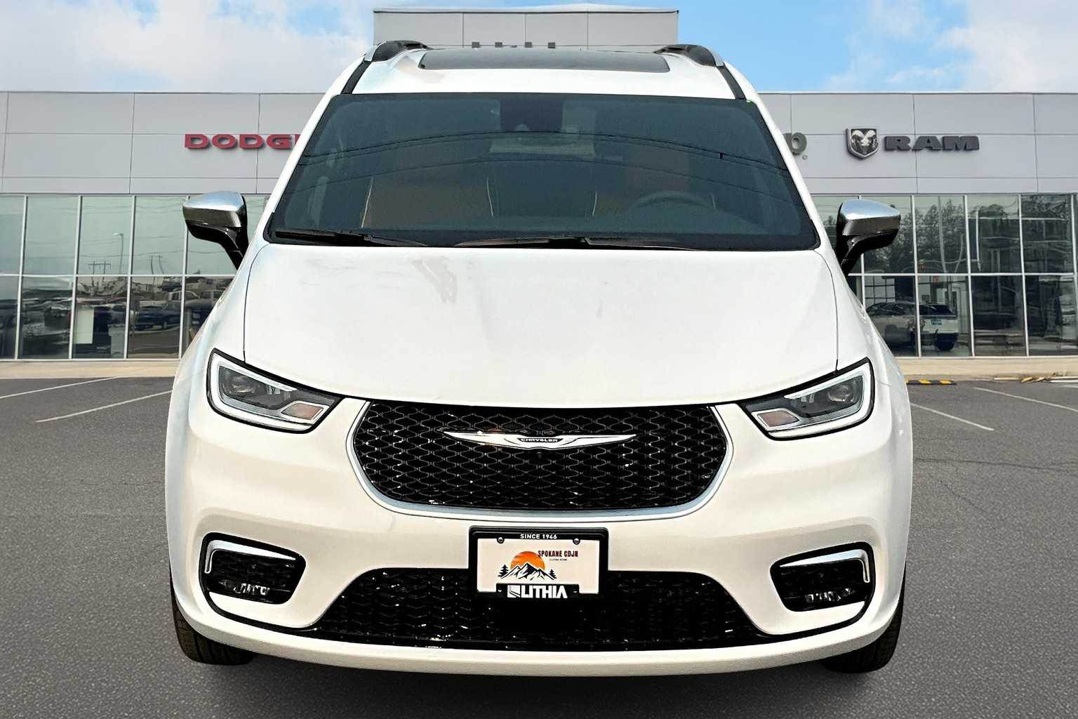 Thumbnail: 2026 Chrysler Pacifica - 6