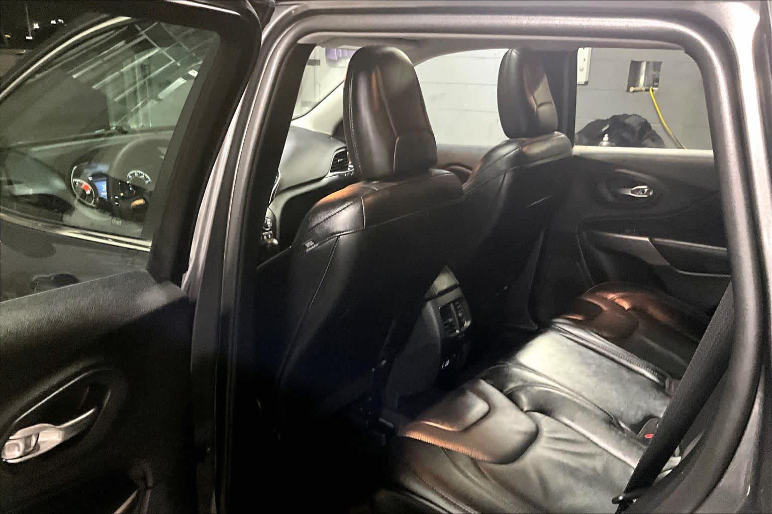 Thumbnail: 2022 Jeep Cherokee - 12