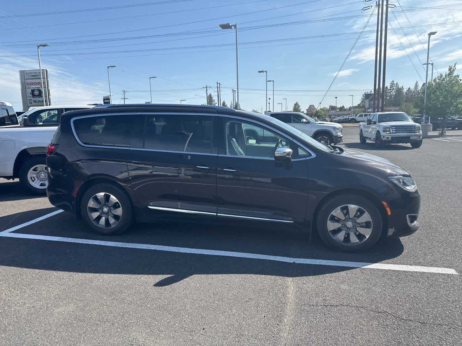 2017 Chrysler Pacifica Hybrid Platinum 7