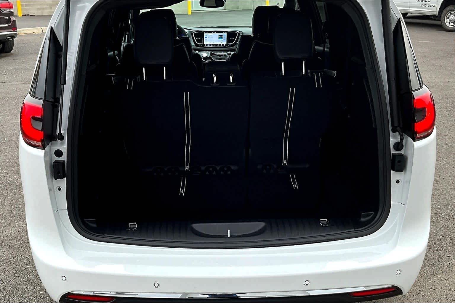 Thumbnail: 2026 Chrysler Pacifica - 19