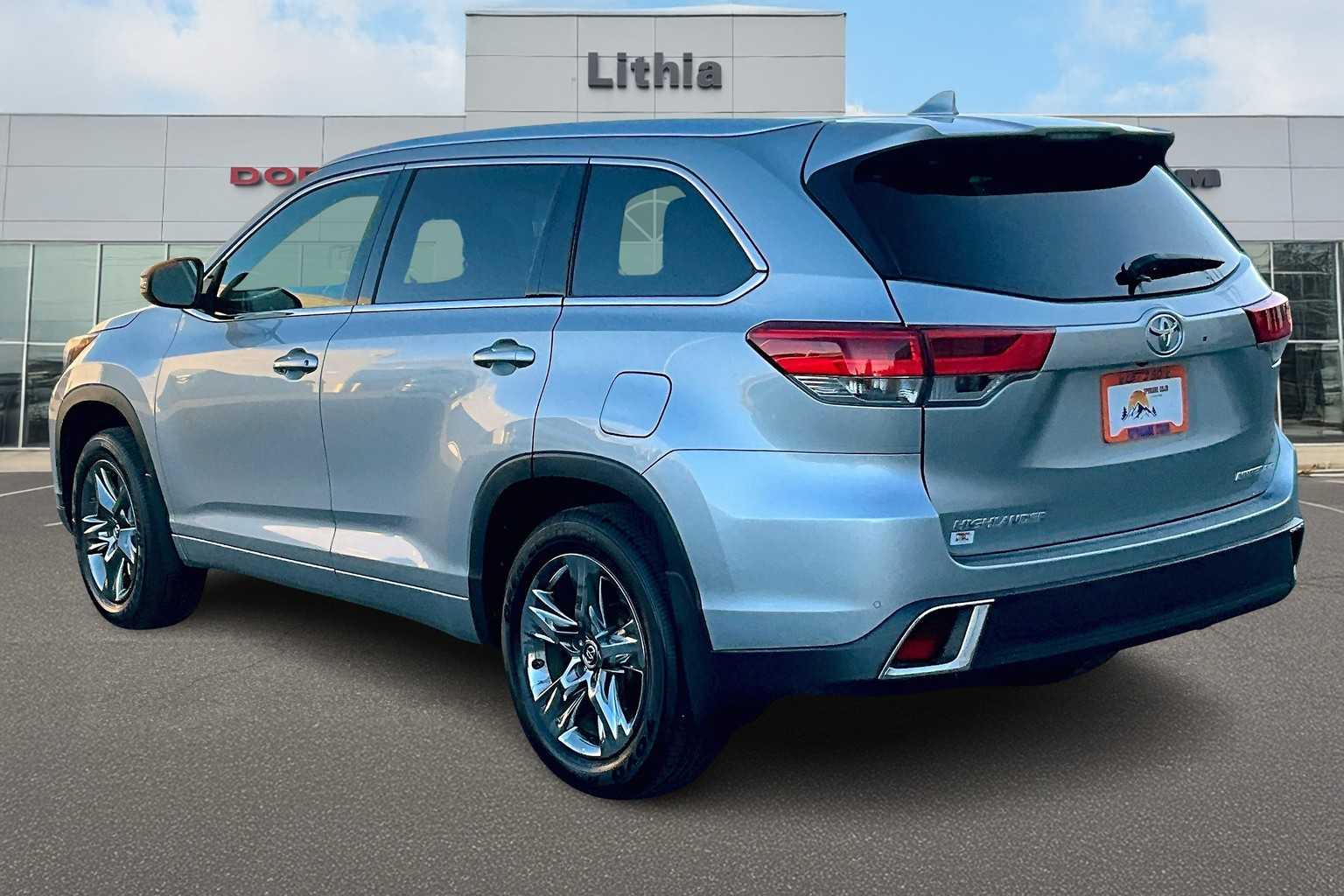 2018 Toyota Highlander Limited Platinum photo 3