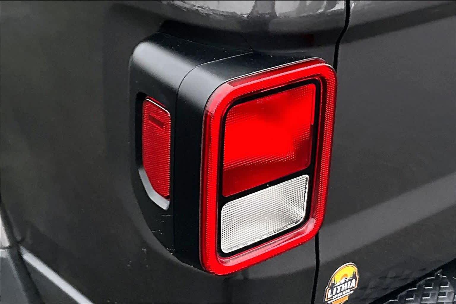 Thumbnail: 2022 Jeep Gladiator - 32