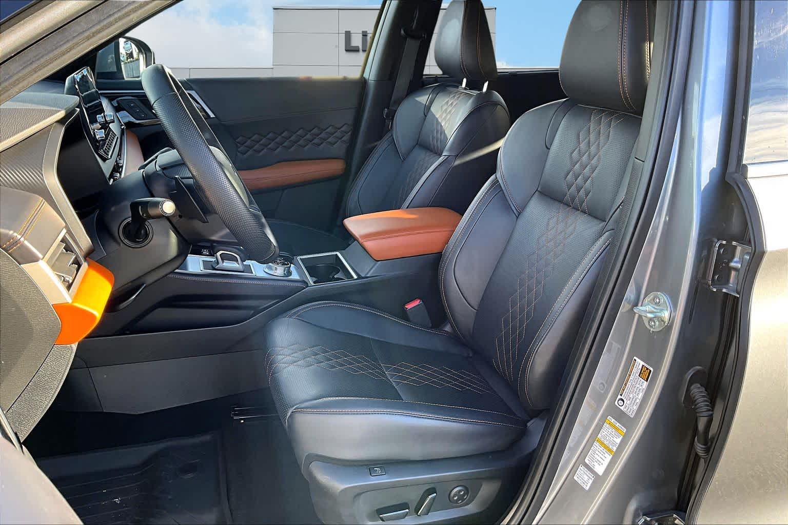 Thumbnail: 2023 Mitsubishi Outlander - 11